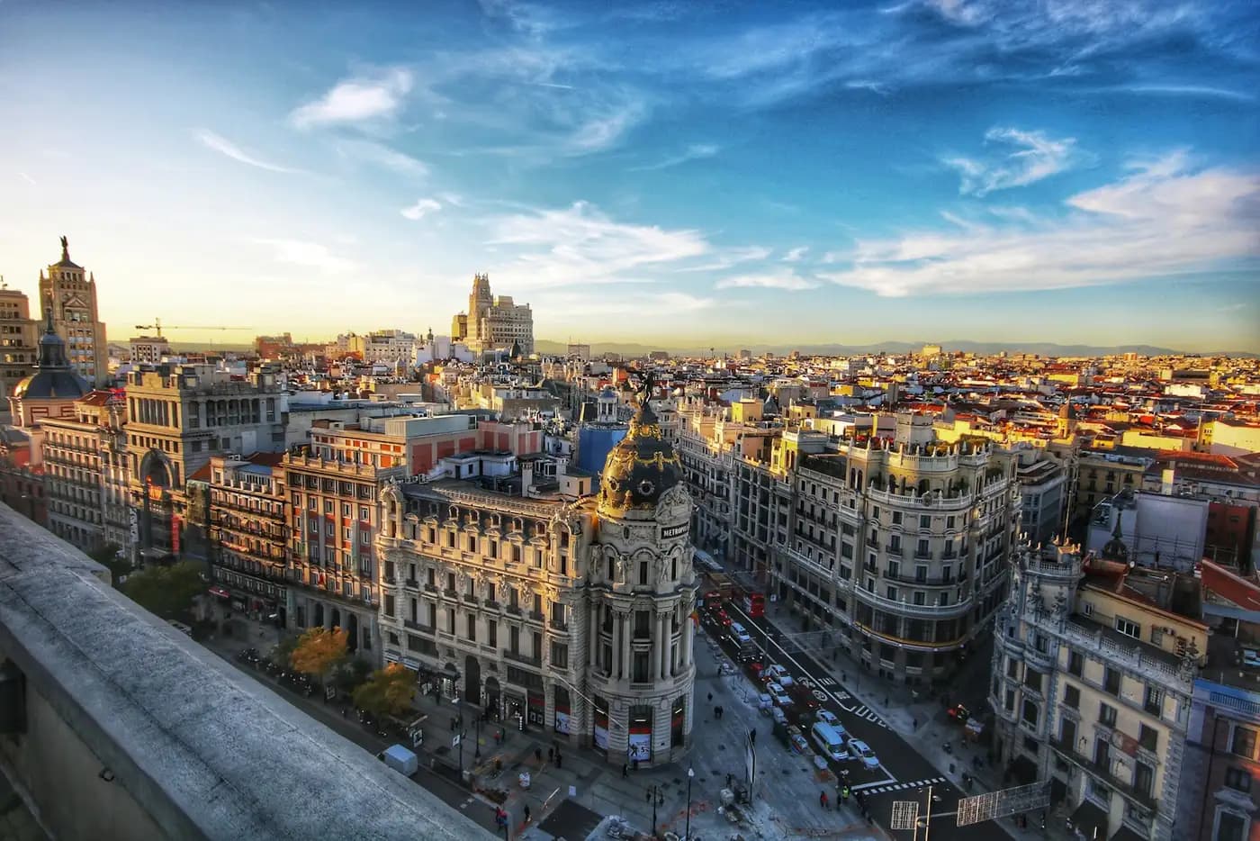 İspanya basın bülteni dağıtımı — Madrid ve 50+ yerel haber sitesi medya ağı