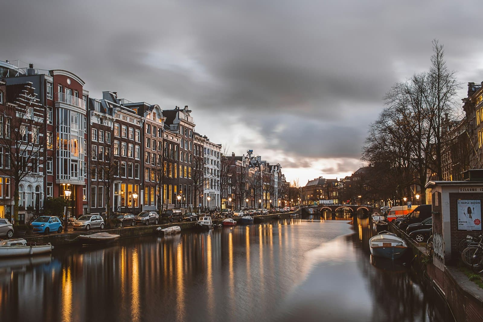 Hollanda basın bülteni dağıtımı — Amsterdam ve 40+ yerel haber sitesi medya ağı